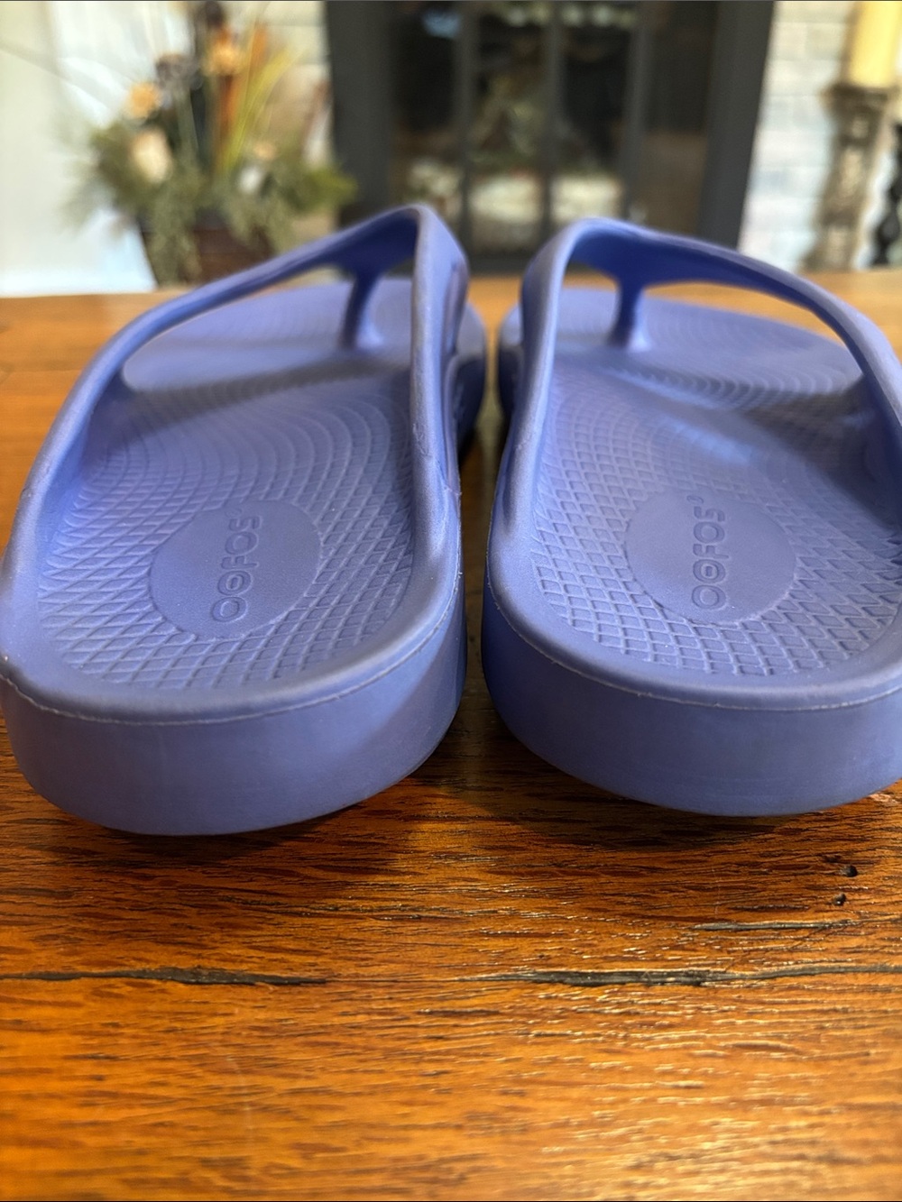 OOFOS women’s Flip Sandals in Periwinkle Blue - Picture 8 of 9